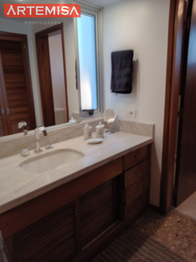 Apartamento ID.599 - EN VENTA ESTUPENDO APARTAMENTO - EDIFICIO MALECON IV - PRIMERA LINEA DE PLAYA MANSA