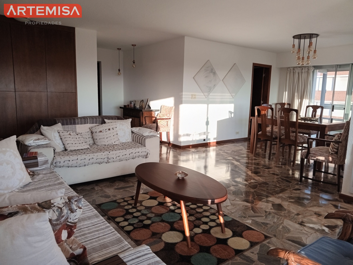 Apartamento ID.599 - EN VENTA ESTUPENDO APARTAMENTO - EDIFICIO MALECON IV - PRIMERA LINEA DE PLAYA MANSA