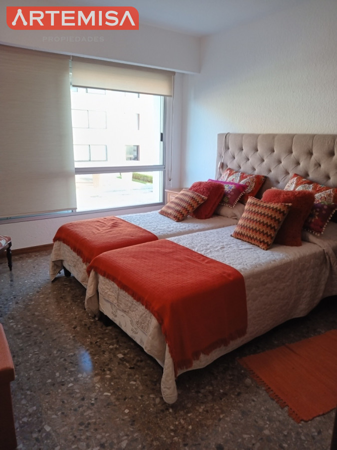 Apartamento ID.599 - EN VENTA ESTUPENDO APARTAMENTO - EDIFICIO MALECON IV - PRIMERA LINEA DE PLAYA MANSA