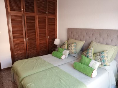 EN VENTA ESTUPENDO APARTAMENTO - EDIFICIO MALECON IV - PRIMERA LINEA DE PLAYA MANSA - ZEN6055A
