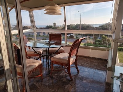 EN VENTA ESTUPENDO APARTAMENTO - EDIFICIO MALECON IV - PRIMERA LINEA DE PLAYA MANSA - ZEN6055A