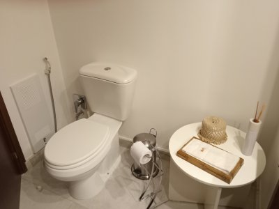 EN VENTA ESTUPENDO APARTAMENTO - EDIFICIO MALECON IV - PRIMERA LINEA DE PLAYA MANSA - ZEN6055A