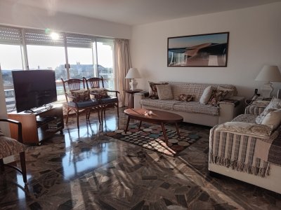 EN VENTA ESTUPENDO APARTAMENTO - EDIFICIO MALECON IV - PRIMERA LINEA DE PLAYA MANSA - ZEN6055A