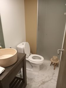 EN VENTA ESTUPENDO APARTAMENTO - EDIFICIO MALECON IV - PRIMERA LINEA DE PLAYA MANSA - ZEN6055A