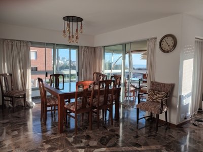 EN VENTA ESTUPENDO APARTAMENTO - EDIFICIO MALECON IV - PRIMERA LINEA DE PLAYA MANSA - ZEN6055A