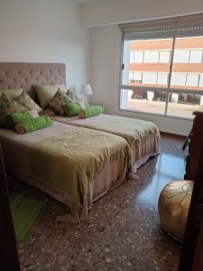 EN VENTA ESTUPENDO APARTAMENTO - EDIFICIO MALECON IV - PRIMERA LINEA DE PLAYA MANSA - ZEN6055A