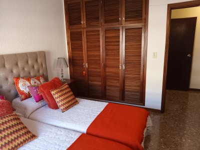 EN VENTA ESTUPENDO APARTAMENTO - EDIFICIO MALECON IV - PRIMERA LINEA DE PLAYA MANSA - ZEN6055A