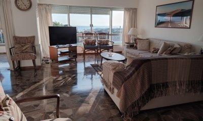 EN VENTA ESTUPENDO APARTAMENTO - EDIFICIO MALECON IV - PRIMERA LINEA DE PLAYA MANSA