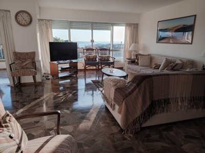 APARTAMENTO EN VENTA - EDIFICIO MALECON IV - PRIMERA LINEA DE PLAYA MANSA