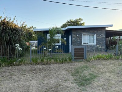 CASA EN VENTA MANANTIALES