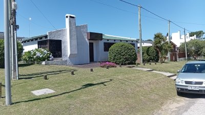 CASA EN MANANTIALES