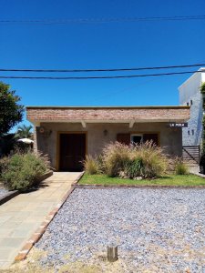 HERMOSA CASA EN MANANTIALES
