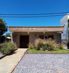 HERMOSA CASA EN MANANTIALES