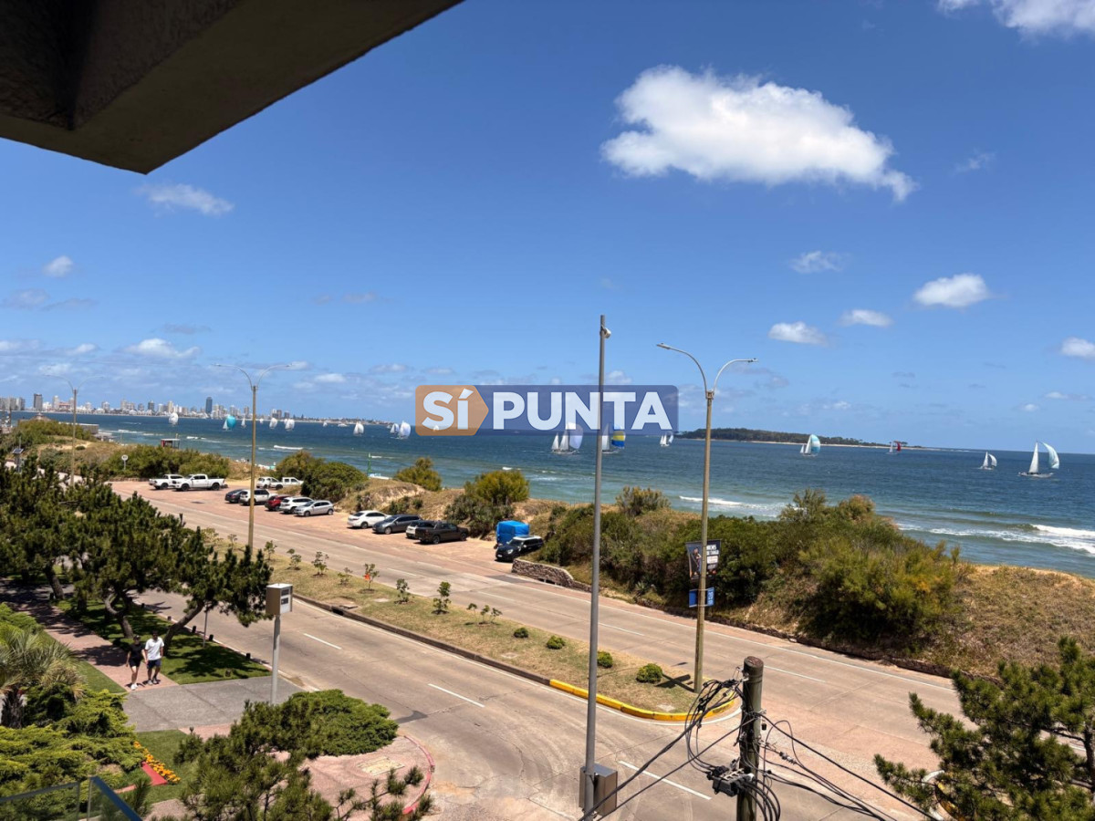 Alquiler temporal febrero en primera línea al mar playa mansa - SPT13949A