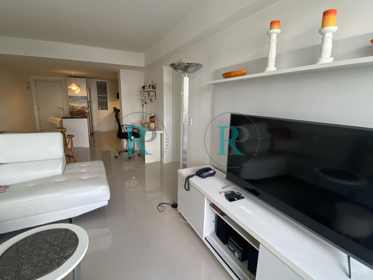 Apartamento ID.2346 - Venta amplio 2 dormitorios 2 baños  vista al mar con renta
