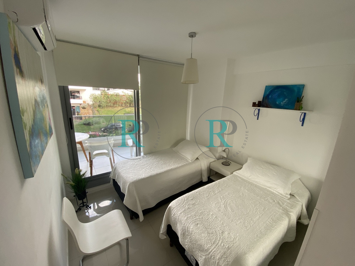 Apartamento ID.2346 - Venta amplio 2 dormitorios 2 baños  vista al mar con renta