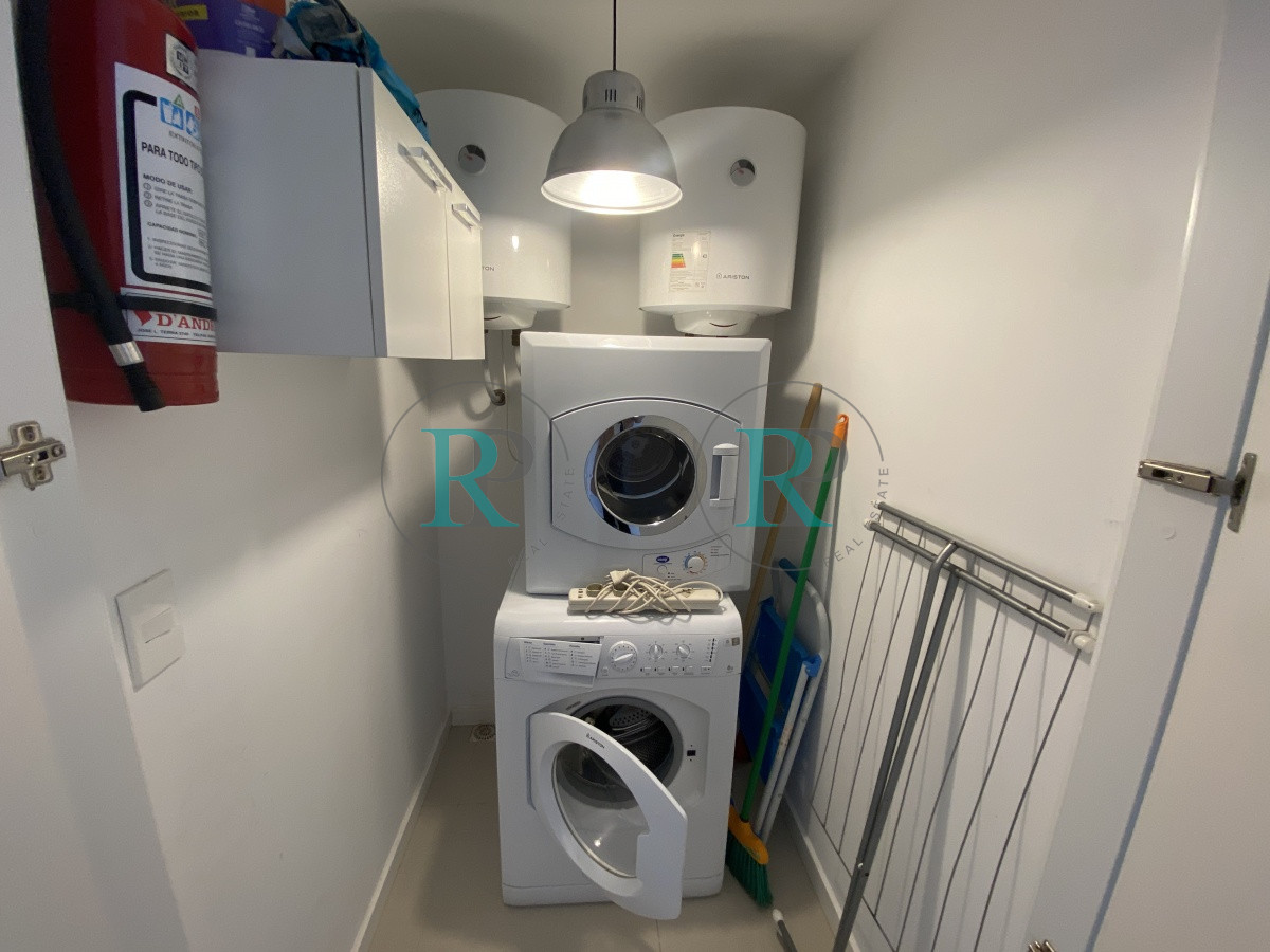 Apartamento ID.2346 - Venta amplio 2 dormitorios 2 baños  vista al mar con renta