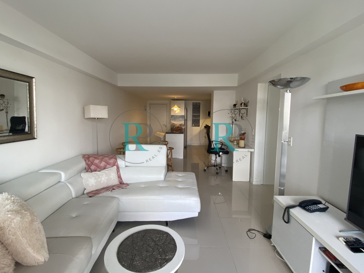 Apartamento ID.2346 - Venta amplio 2 dormitorios 2 baños  vista al mar con renta