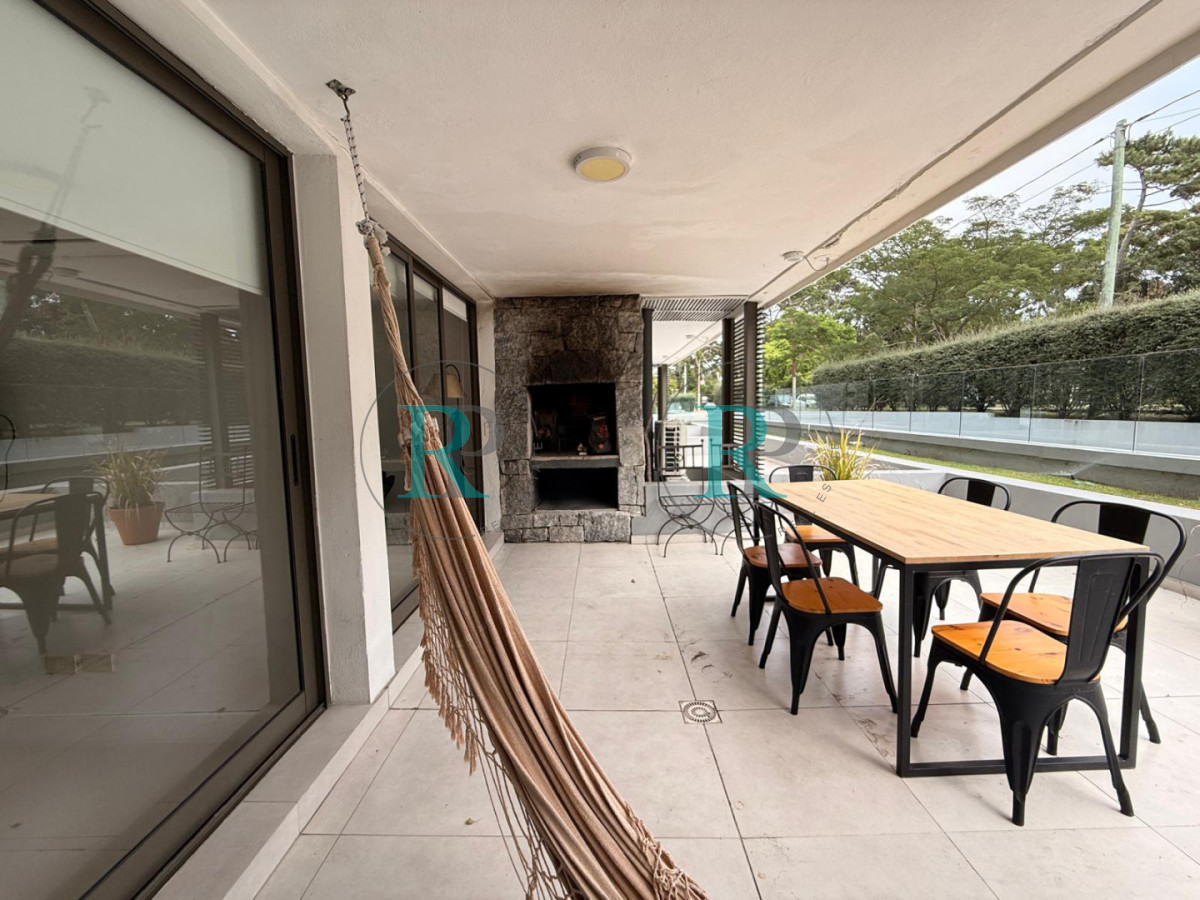 Apartamento ID.2743 - Venta 1 dormitorio y medio gran terraza con parrillero y amenities