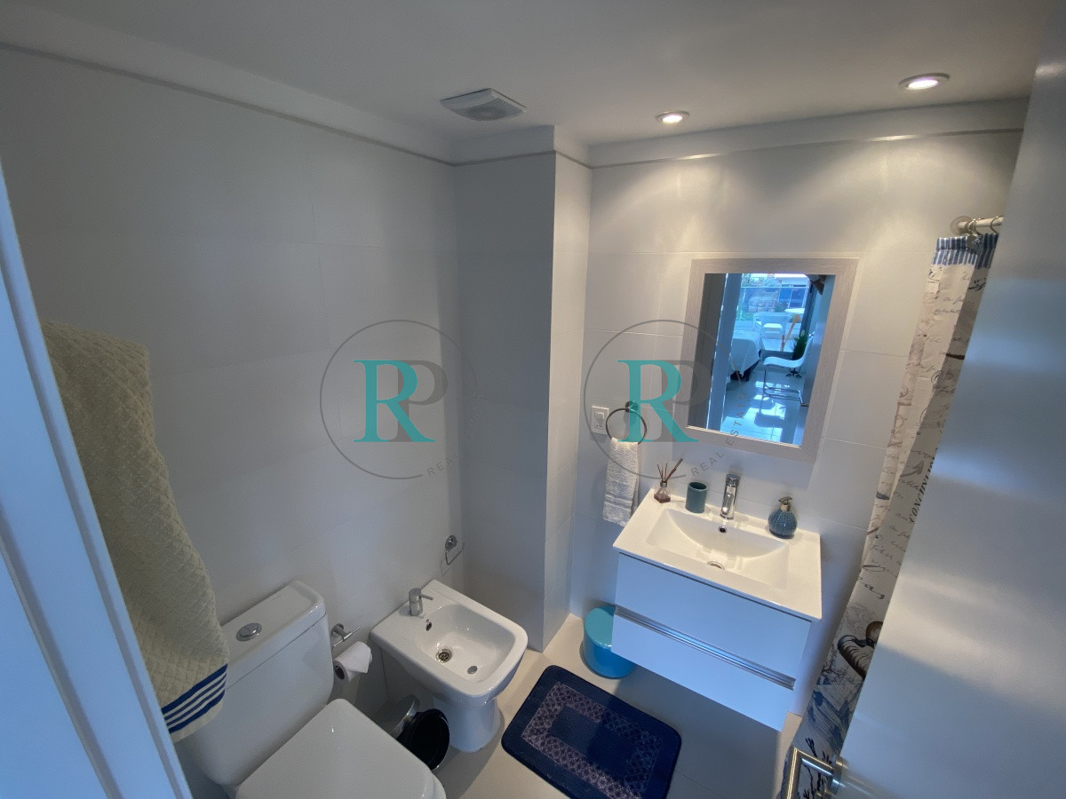 Apartamento ID.2346 - Venta amplio 2 dormitorios 2 baños  vista al mar con renta