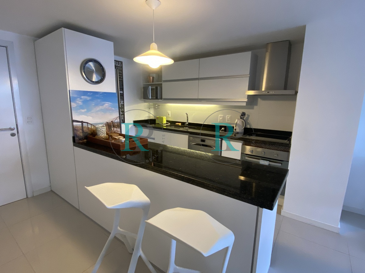 Apartamento ID.2346 - Venta amplio 2 dormitorios 2 baños  vista al mar con renta