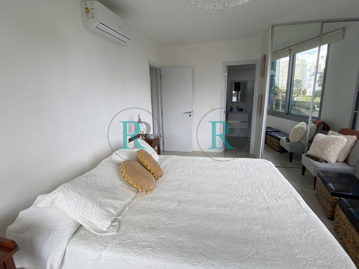 Apartamento ID.2346 - Venta amplio 2 dormitorios 2 baños  vista al mar con renta
