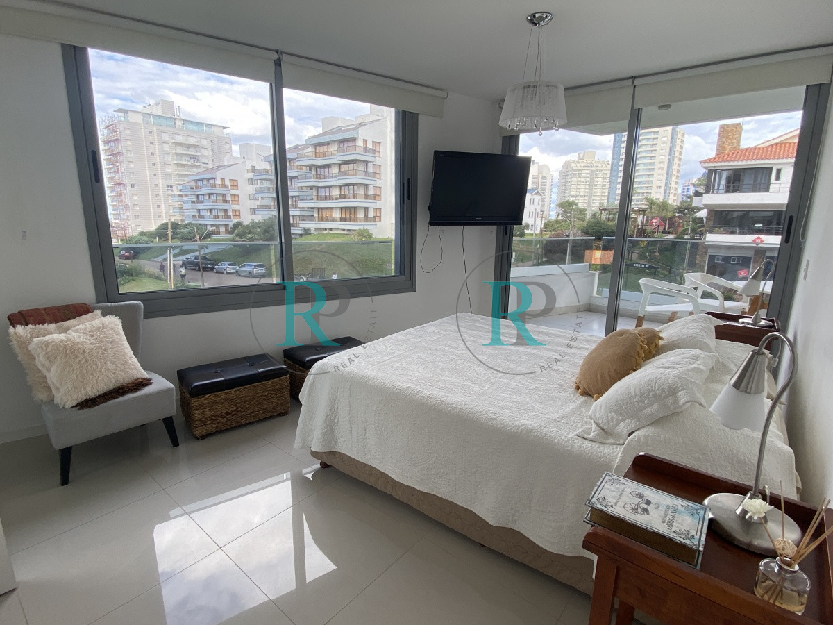 Apartamento ID.2346 - Venta amplio 2 dormitorios 2 baños  vista al mar con renta