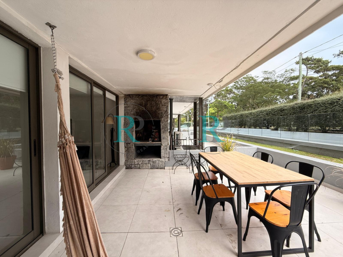 Apartamento ID.2743 - Venta 1 dormitorio y medio gran terraza con parrillero y amenities