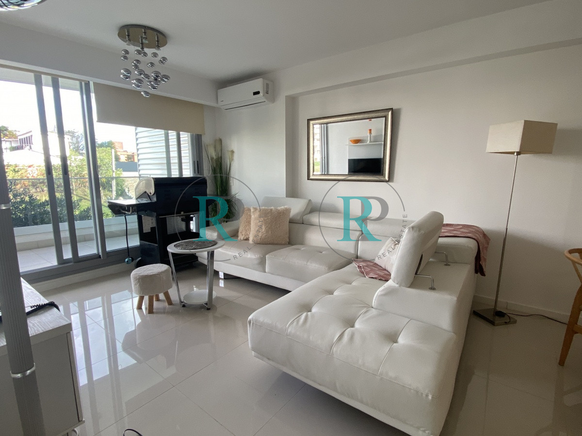 Apartamento ID.2346 - Venta amplio 2 dormitorios 2 baños  vista al mar con renta