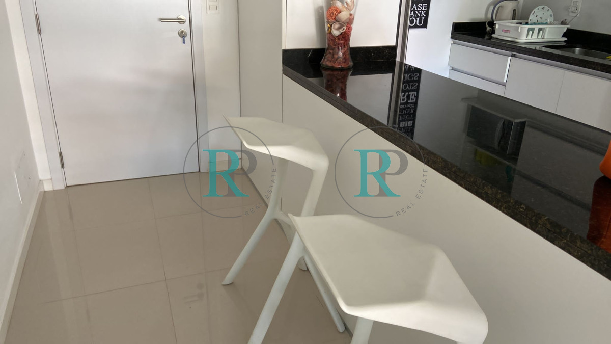 Apartamento ID.2346 - Venta amplio 2 dormitorios 2 baños  vista al mar con renta