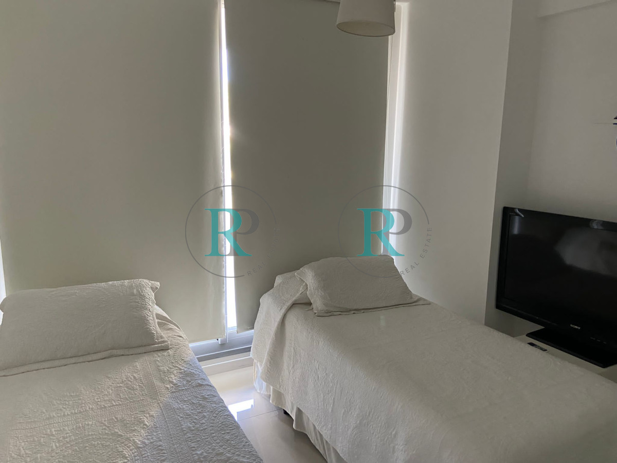 Apartamento ID.2346 - Venta amplio 2 dormitorios 2 baños  vista al mar con renta
