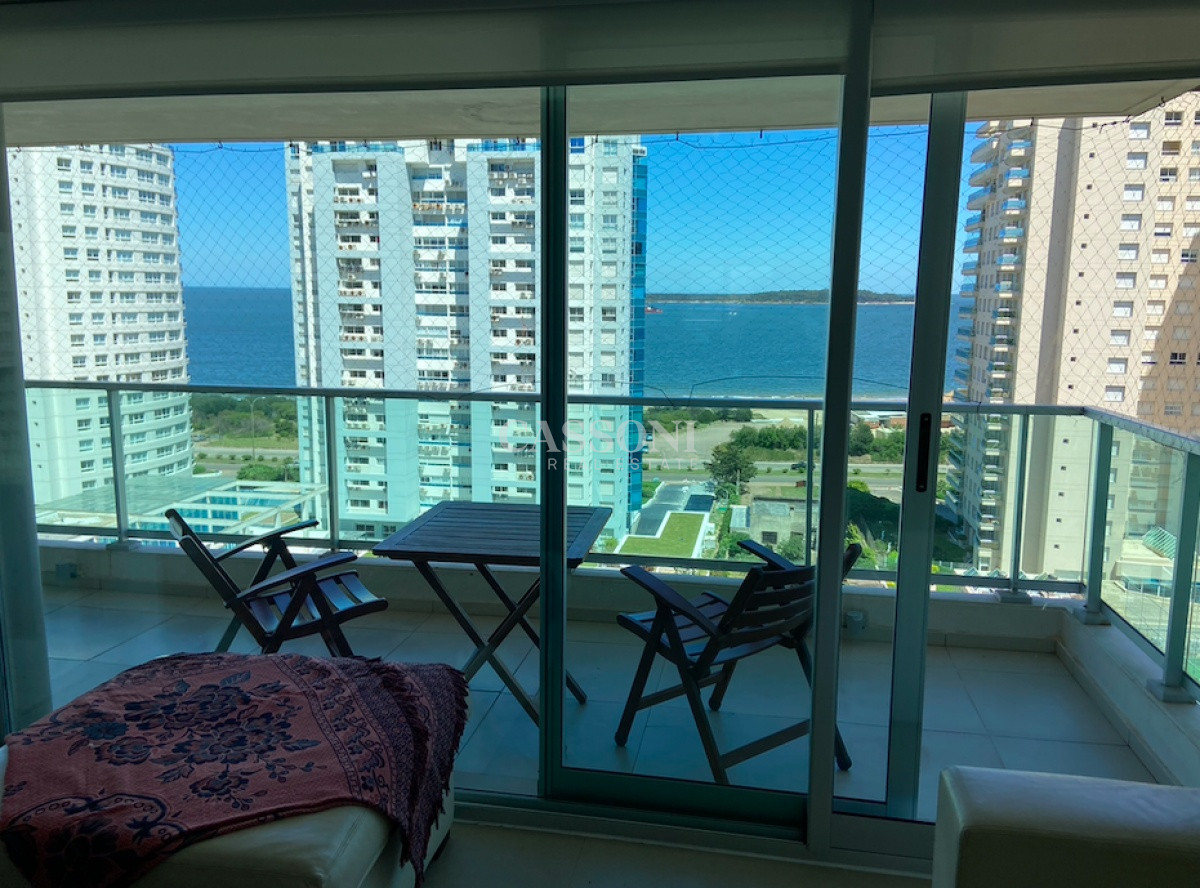 Apartamento ID.1529 - Venta de Apartamento de 2 dormitorios y 2 baños playa mansa con servicios y Espectacular vista al mar en Punta del Este.