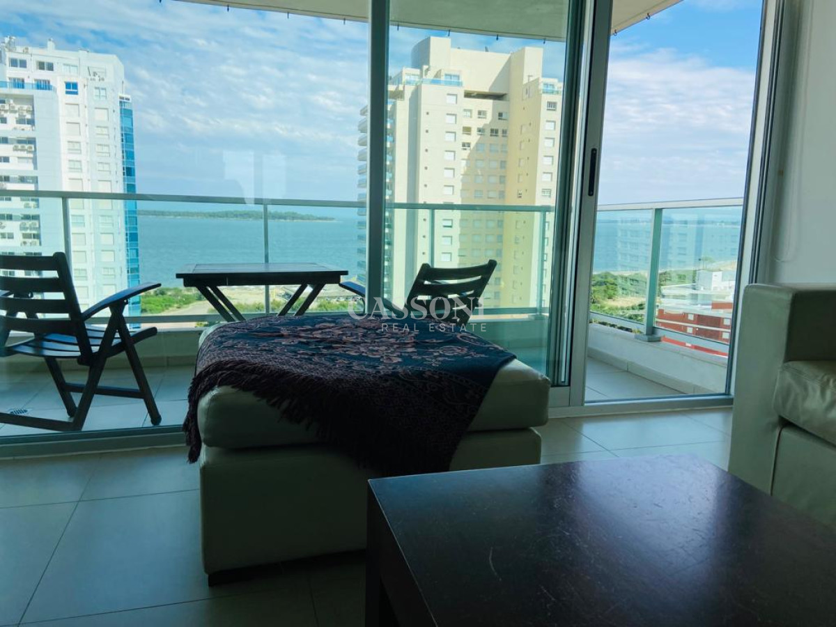 Apartamento ID.1529 - Venta de Apartamento de 2 dormitorios y 2 baños playa mansa con servicios y Espectacular vista al mar en Punta del Este.