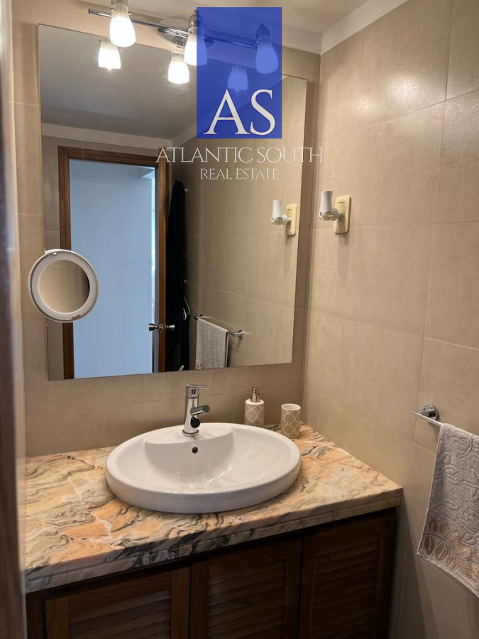 Apartamento ID.3195 - Venta de Excelente Apartamento de 3 dormitorios más dependencia en Punta del Este.
