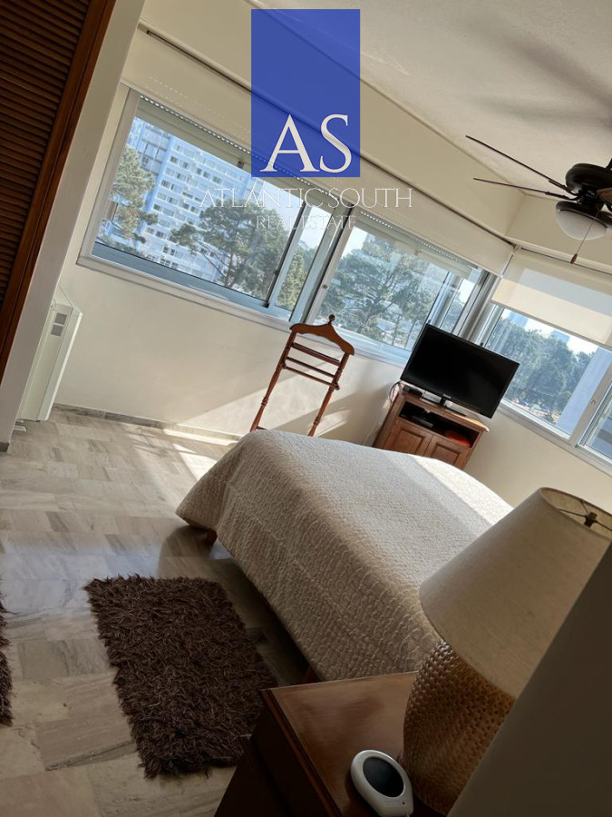 Apartamento ID.3195 - Venta de Excelente Apartamento de 3 dormitorios más dependencia en Punta del Este.