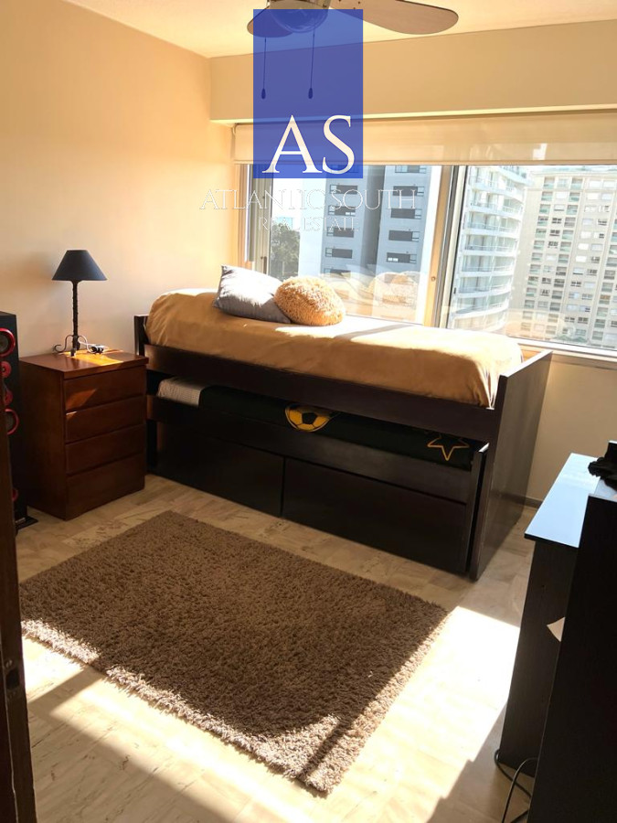 Apartamento ID.3195 - Venta de Excelente Apartamento de 3 dormitorios más dependencia en Punta del Este.