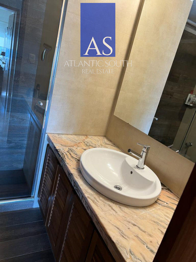 Apartamento ID.3195 - Venta de Excelente Apartamento de 3 dormitorios más dependencia en Punta del Este.