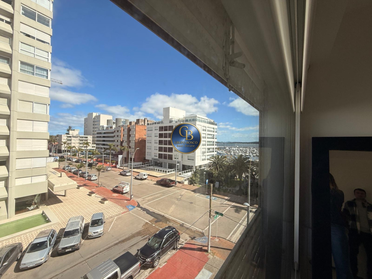 Apartamento ID.1556 - Venta en la Península 2 dormitorios vista al puerto