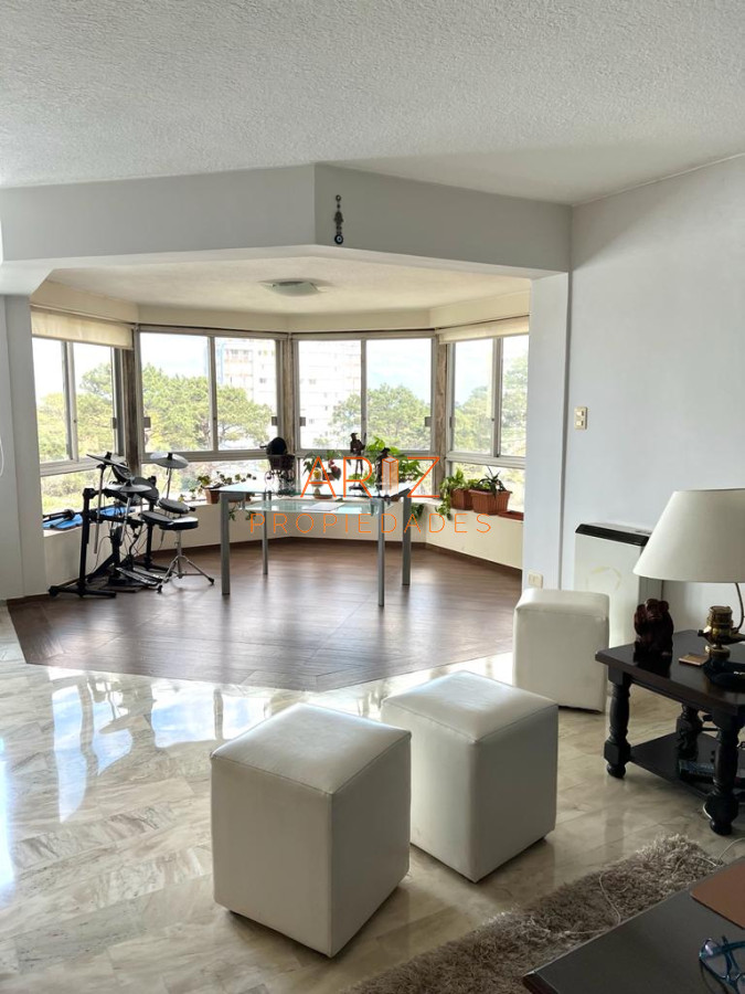 Apartamento ID.1583 - Venta apartamento 3 dormitorios más dependencia en Punta del Este.