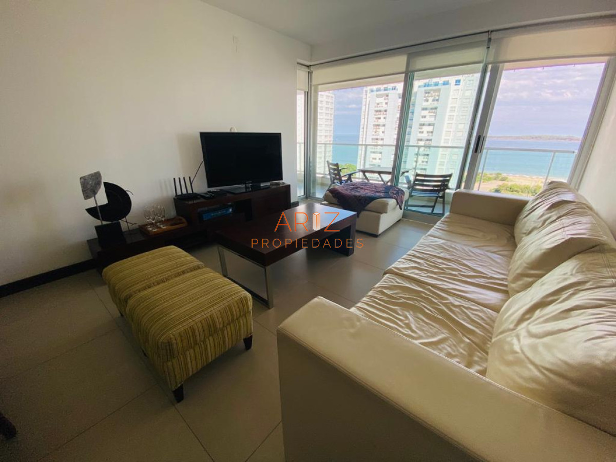 Apartamento ID.1503 - Venta de Apartamento de 2 dormitorios y 2 baños playa mansa con servicios y Espectacular vista al mar en Punta del Este.