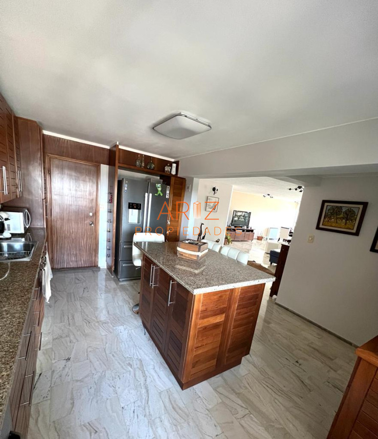 Apartamento ID.1583 - Venta apartamento 3 dormitorios más dependencia en Punta del Este.
