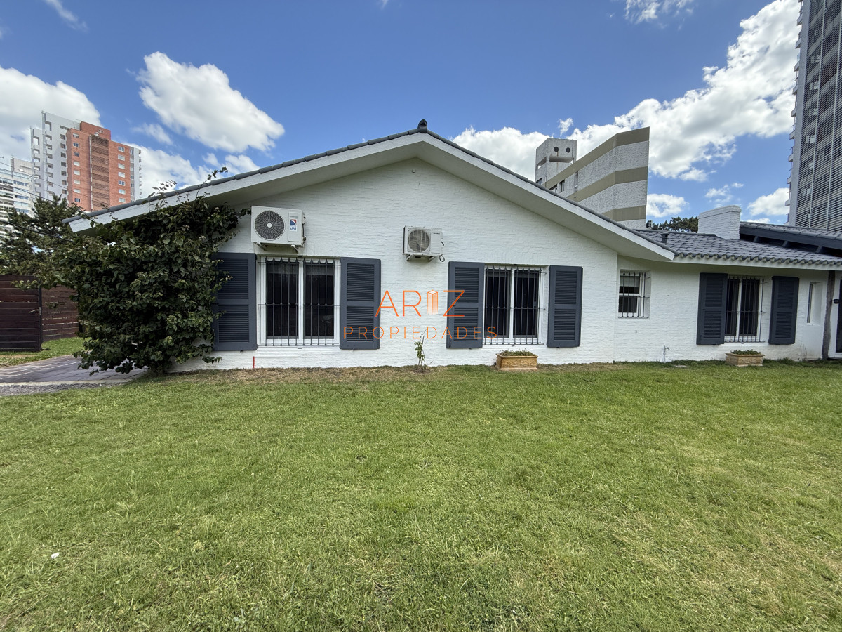 Casa ID.2217 - Alquiler anual en mansa 3 dormitorios 
