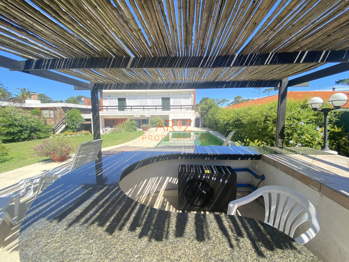 Casa ID.1634 - VENTA CASA 4 DORMITORIO PUNTA DEL ESTE MANSA Cantegril a metros del mar con piscina climatizada