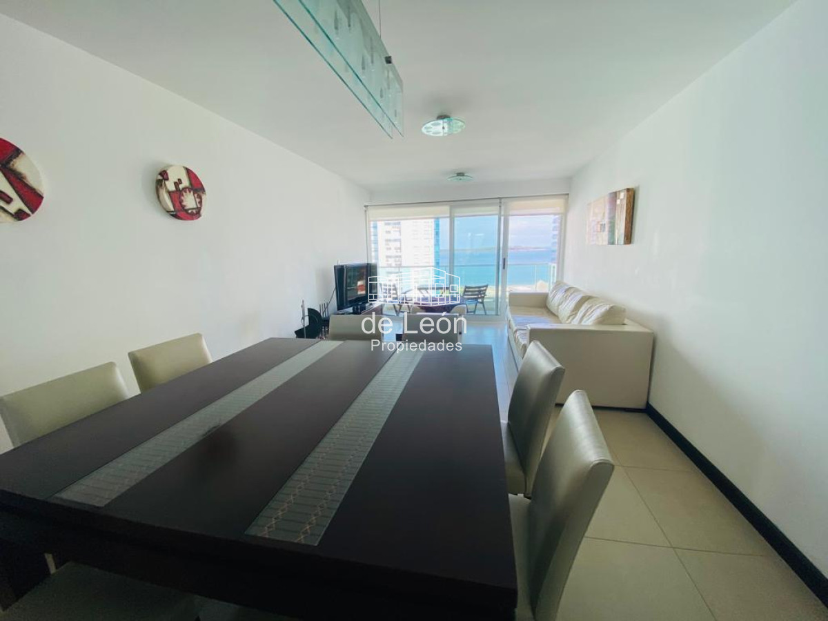 Apartamento ID.15177 - Venta de Apartamento de 2 dormitorios y 2 baños playa mansa con servicios y Espectacular vista al mar en Punta del Este.