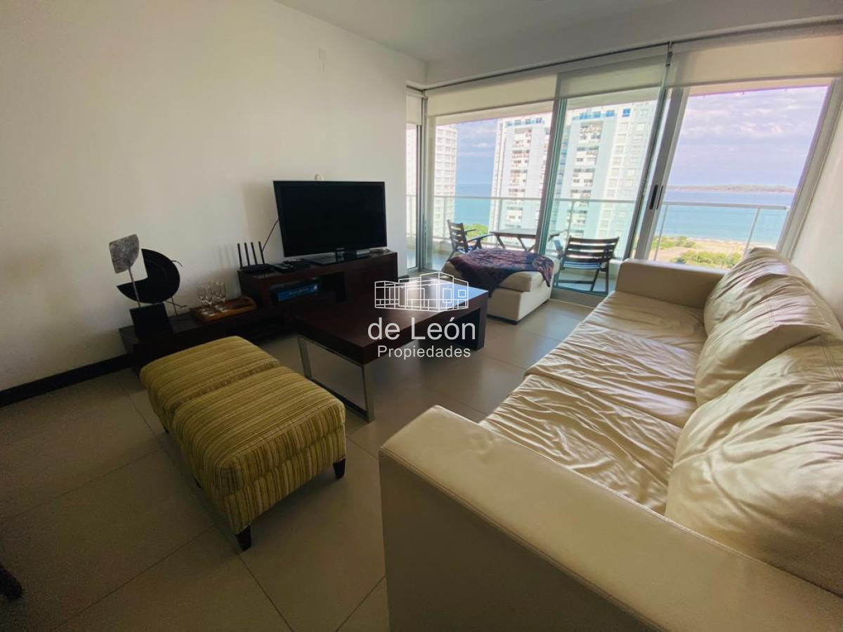 Apartamento ID.15177 - Venta de Apartamento de 2 dormitorios y 2 baños playa mansa con servicios y Espectacular vista al mar en Punta del Este.