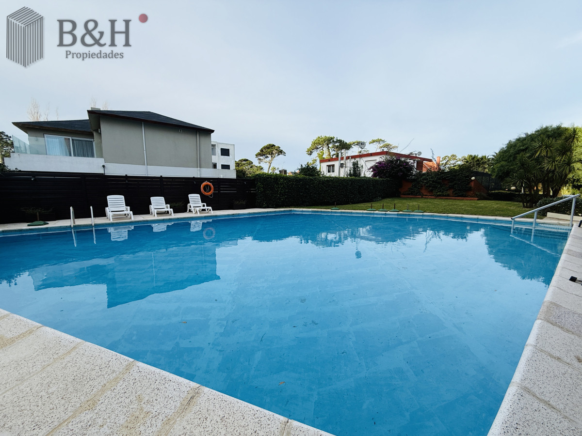 Apartamento ID.5372 - Alquiler anual 3 dormitorios frente al mar