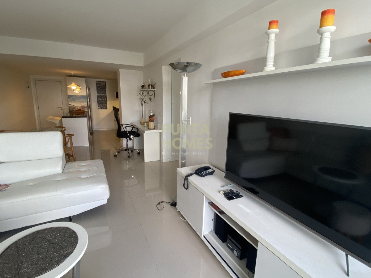 Apartamento ID.3801 - Venta amplio 2 dormitorios 2 baños  vista al mar con servicios 