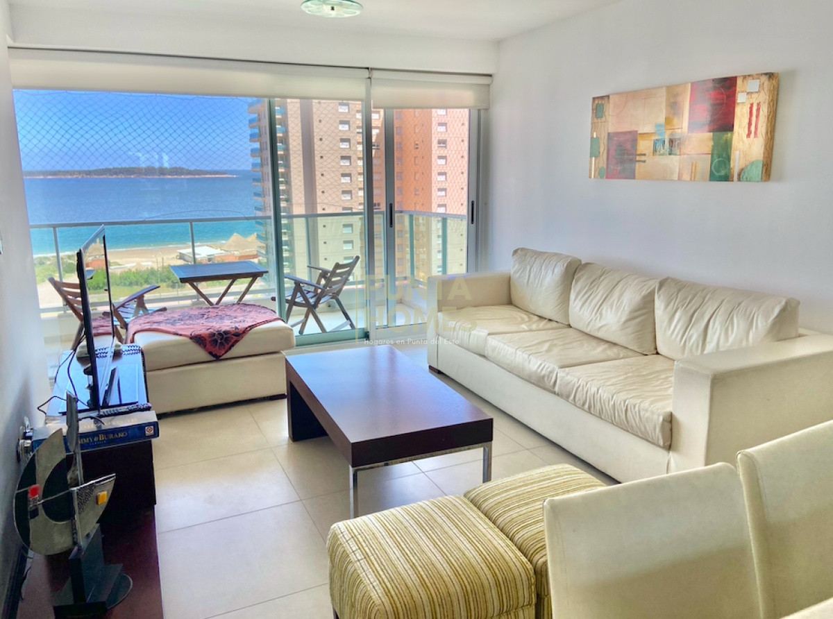 Apartamento ID.3786 - Venta de Apartamento de 2 dormitorios y 2 baños playa mansa con servicios y Espectacular vista al mar en Punta del Este.