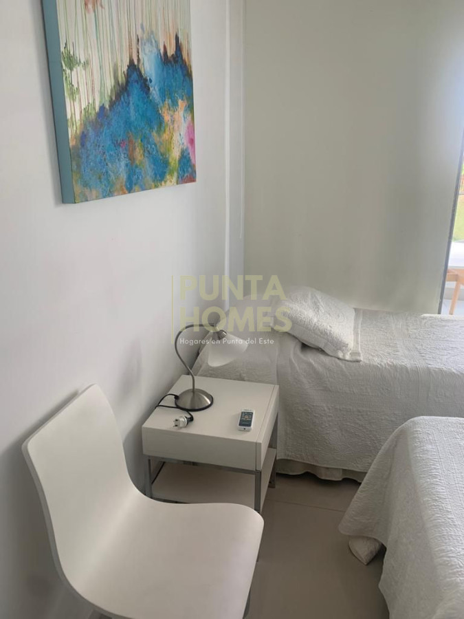 Apartamento ID.3801 - Venta amplio 2 dormitorios 2 baños  vista al mar con servicios 