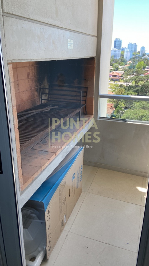 Apartamento ID.3786 - Venta de Apartamento de 2 dormitorios y 2 baños playa mansa con servicios y Espectacular vista al mar en Punta del Este.
